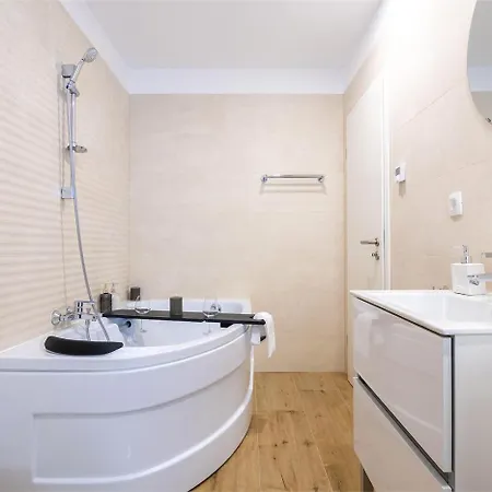 Apartment Mountain Serenity And Charming Old Town Nearby *