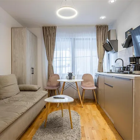 Mountain Serenity And Charming Old Town Nearby