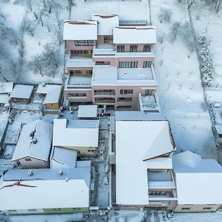 Mountain Serenity And Charming Old Town Nearby By Mm Host Апартаменты *
