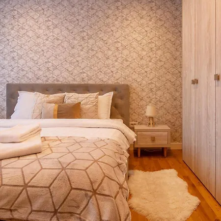 Mountain Serenity And Charming Old Town Nearby Apartment Brasov