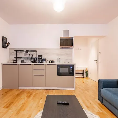 Mountain Serenity And Charming Old Town Nearby