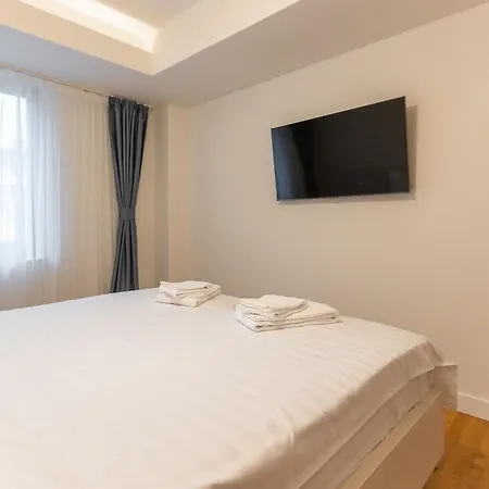 Mountain Serenity And Charming Old Town Nearby Apartment