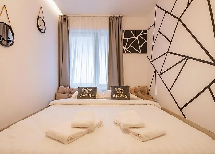 Mountain Serenity And Charming Old Town Nearby Apartment