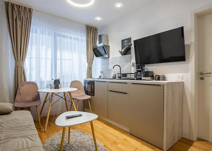 Mountain Serenity And Charming Old Town Nearby Apartment