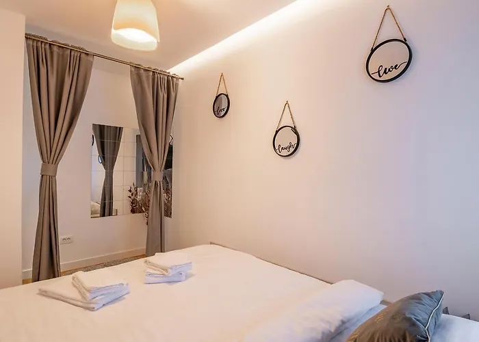 Mountain Serenity And Charming Old Town Nearby Apartment