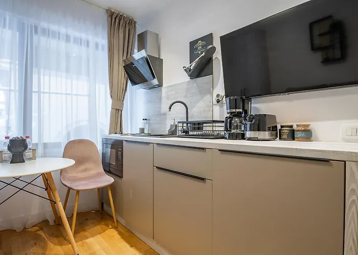 Mountain Serenity And Charming Old Town Nearby