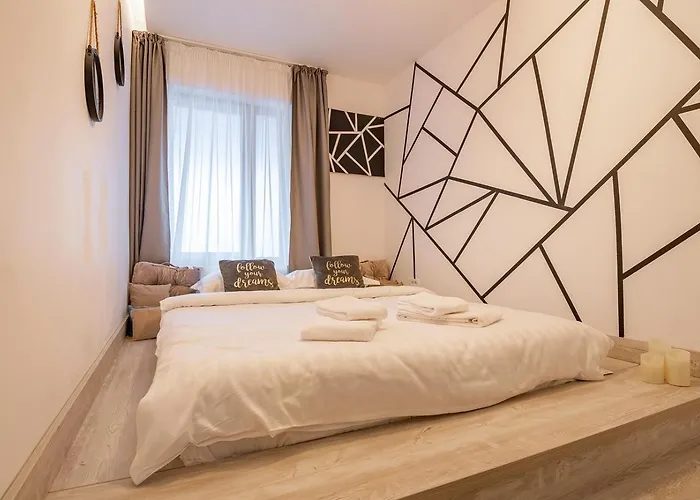 Mountain Serenity And Charming Old Town Nearby Apartment