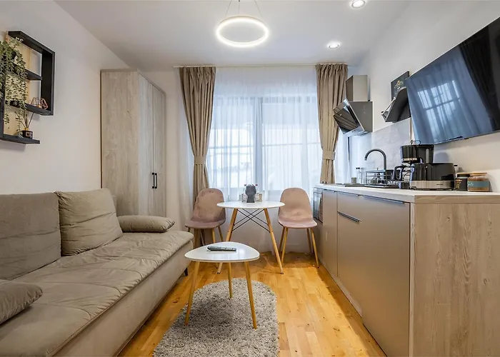 Mountain Serenity And Charming Old Town Nearby