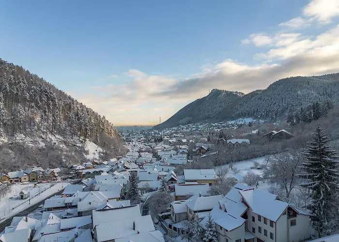 Апартаменты Mountain Serenity And Charming Old Town Nearby *