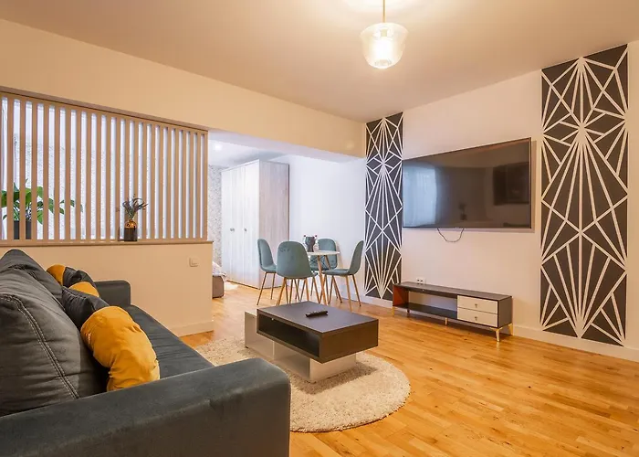 Mountain Serenity And Charming Old Town Nearby