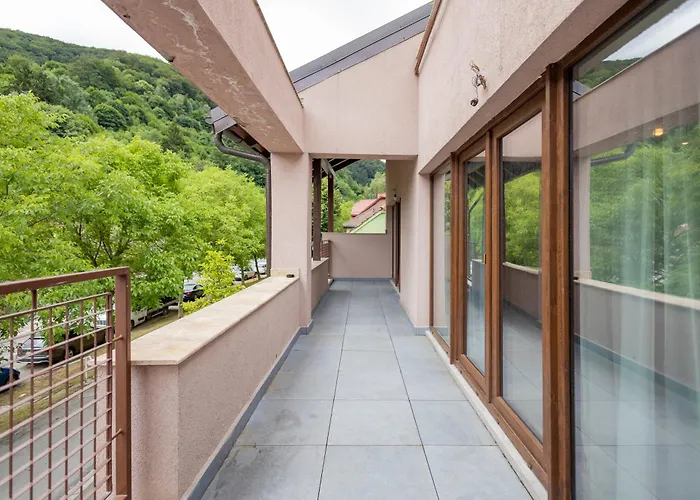 Mountain Serenity And Charming Old Town Nearby Apartment Brasov