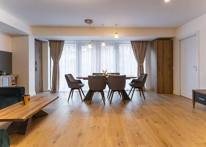 Апартаменты Mountain Serenity And Charming Old Town Nearby Брашов